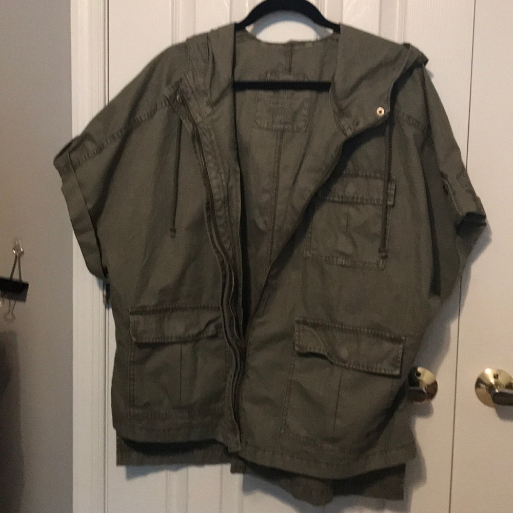 Short sleeved jacket